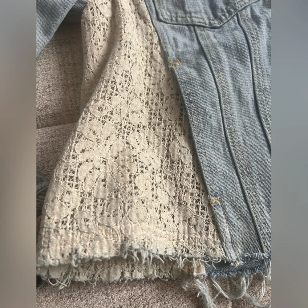 Free People Ivory Lace Panel Cropped Denim Jacket, Size Medium- Boho Chic - Picture 10 of 10